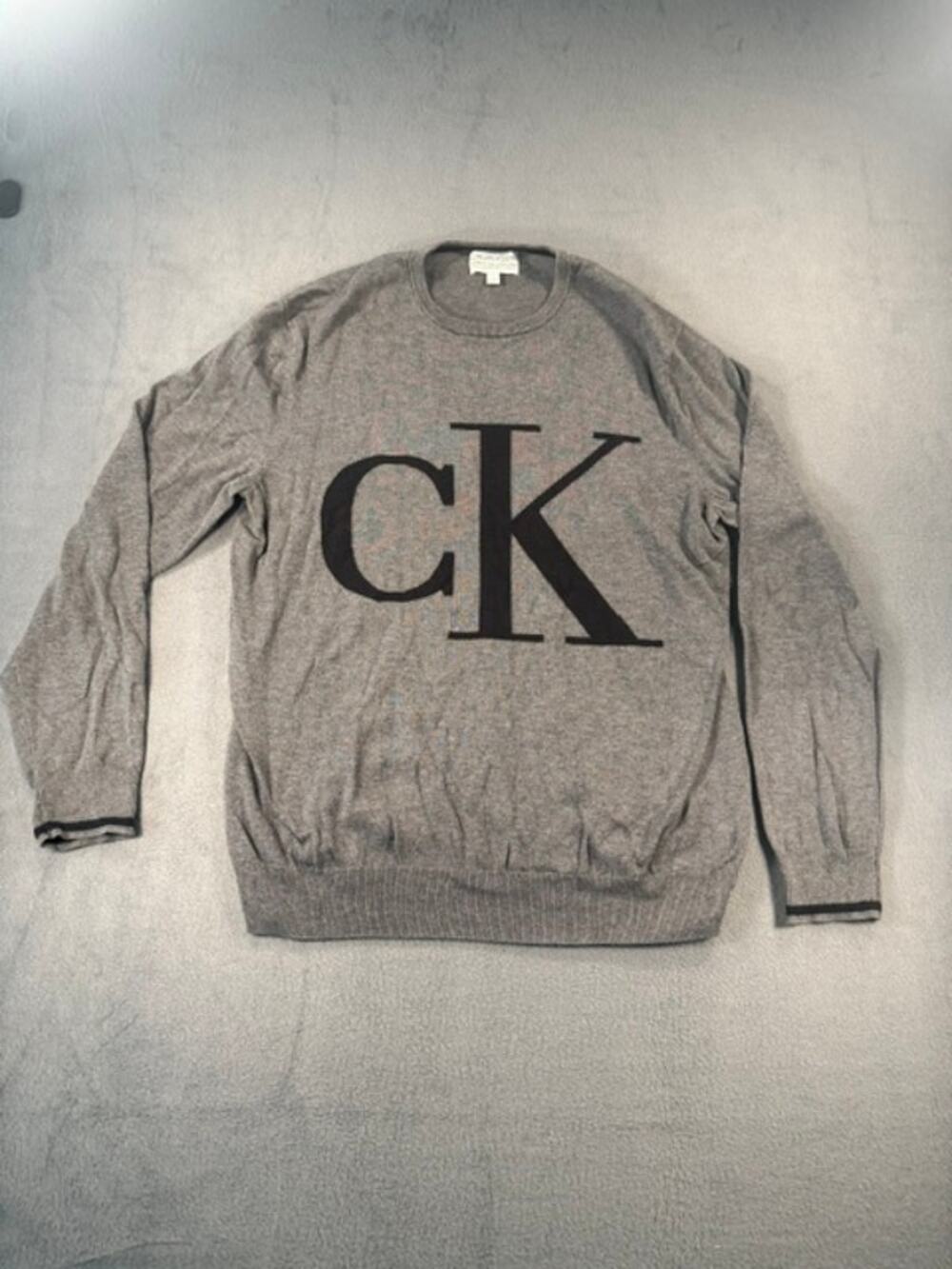CALVIN KLEIN CREWNECK SWEATER ( SIZE L )